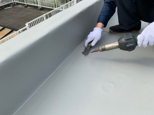 ベランダ・屋上防水リフォームはいつ必要？劣化のサインや工法、費用の目安を解説